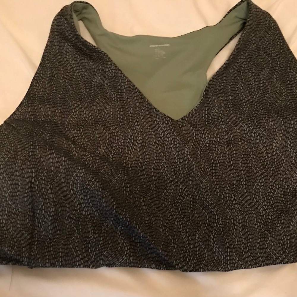 Women V-neck support sports bra in size 6X